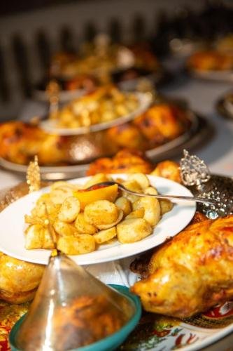 Assiette de pomme de terre et poulet 