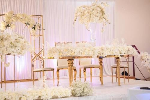 Table des marié blanc et or 
